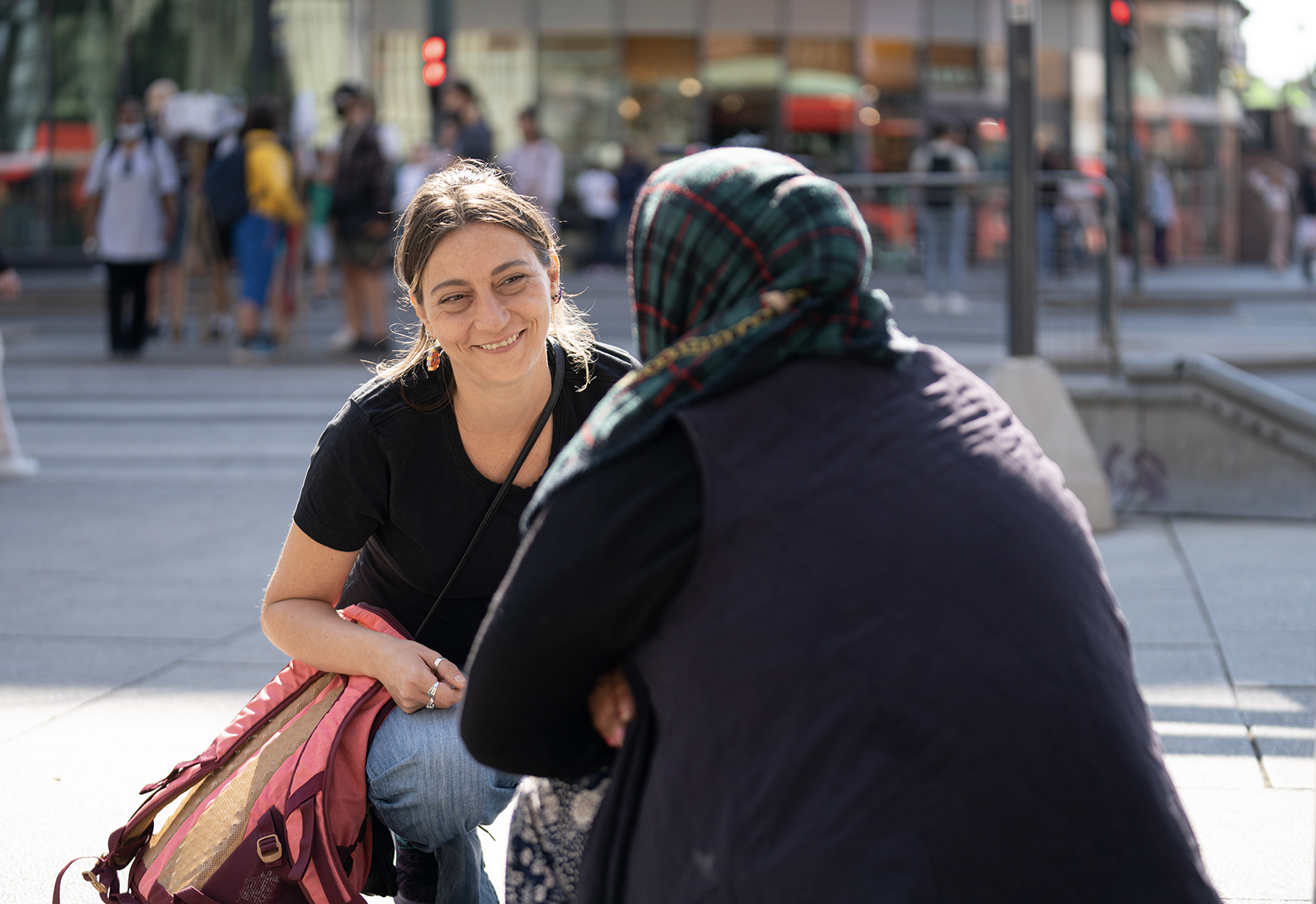 Raluca Motei og romkvinne. Antisiganisme. Foto: Torstein Ihle