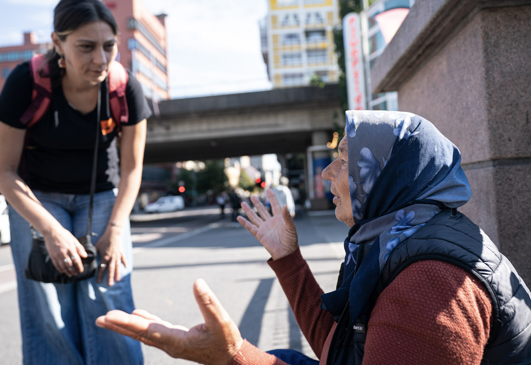 Raluca Motei og romkvinne. Antisiganisme. Foto: Torstein Ihle