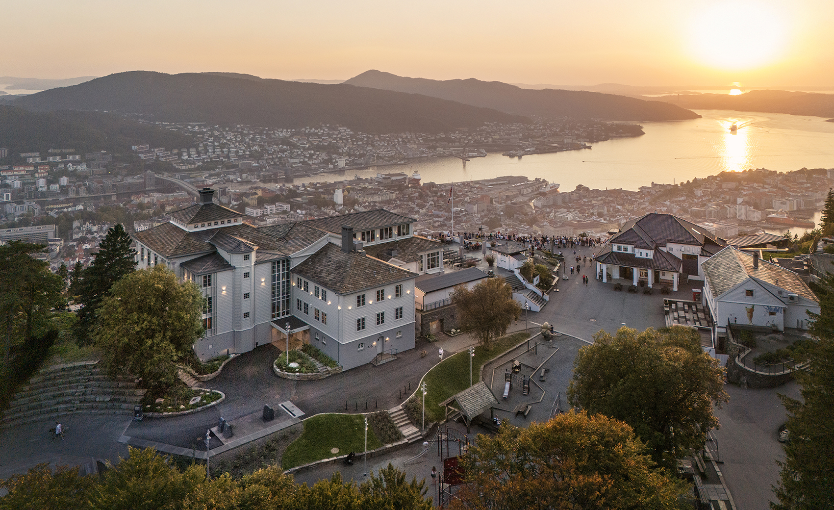 Toppen av Fløyen, Motbakkeløpet 2025. 
