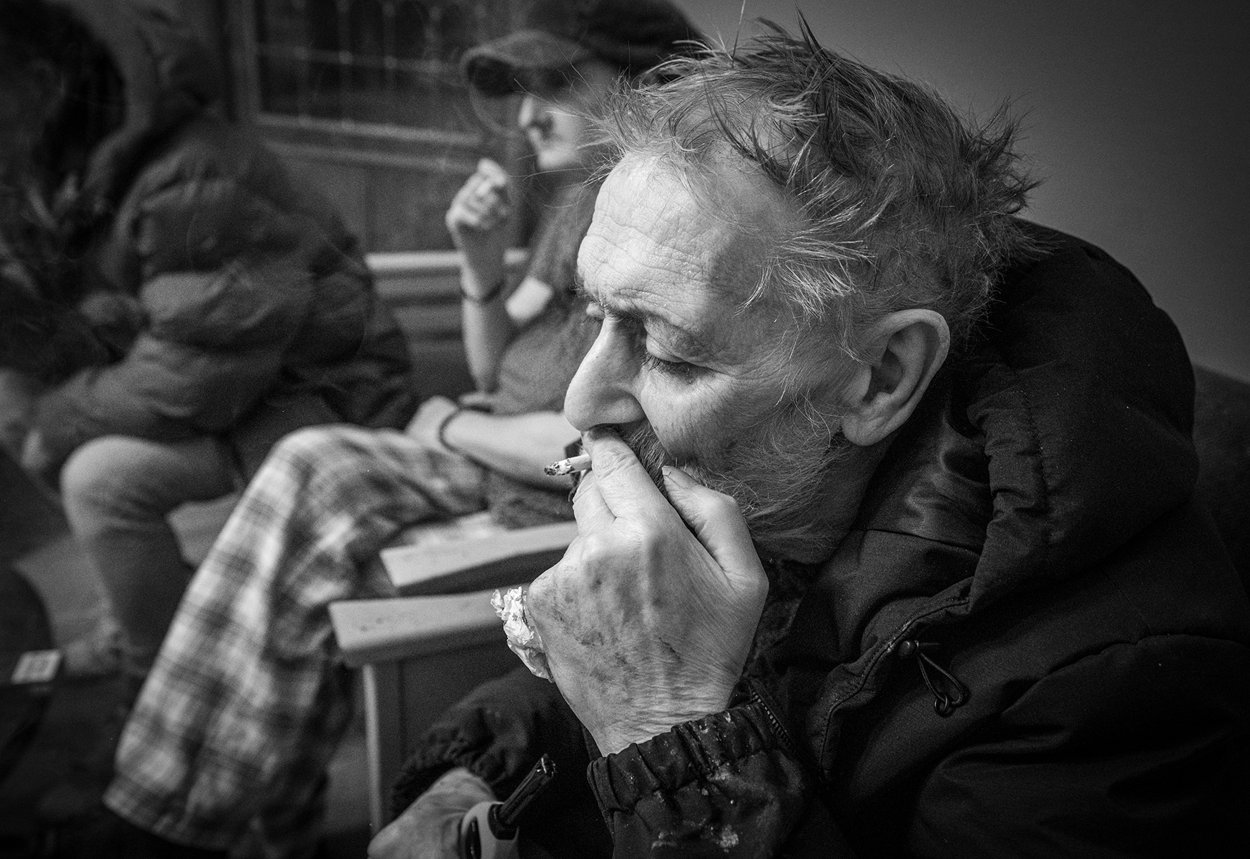 Beboere fra Enga p&aring; flyttefot.