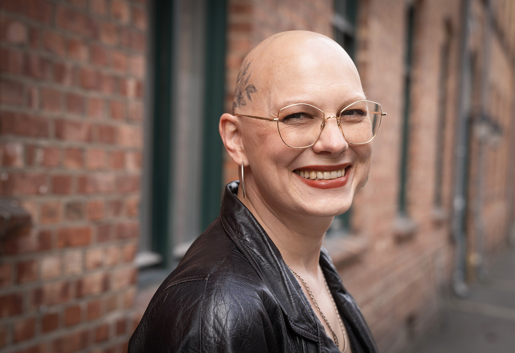 Eir Andrea Ihlang Berg. Prest / transprest, Tøyenkirken. Pride.