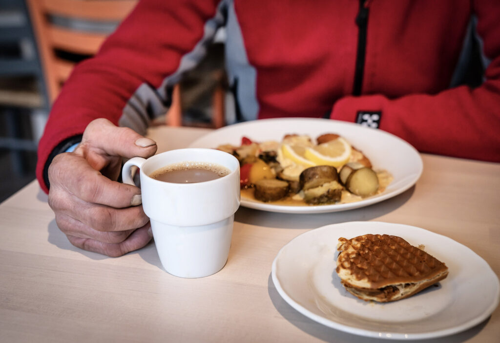 Måltidsfellesskap i kafé