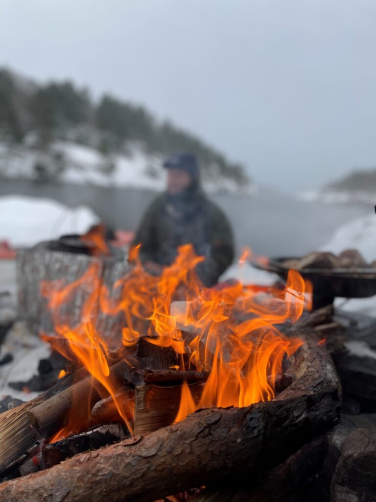 Bålpanne ute i marka